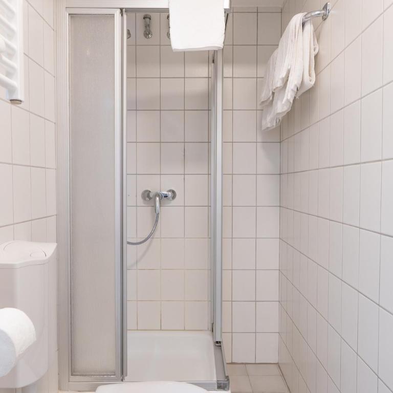 Hotel Dortmunder Hof - Standard Dreibettzimmer - 7