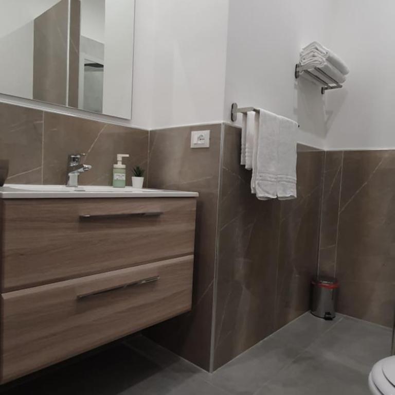 Carpe Diem Rooms by Marino Tourist - Deluxe Double Room with Balcony - 5