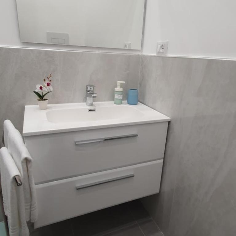 Carpe Diem Rooms by Marino Tourist - Triple Room with Balcony - 2