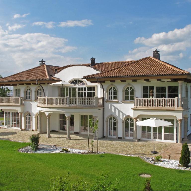 FOR MOMENTS Apartments & Spa - Suite mit Kingsize-Bett und Balkon - 2
