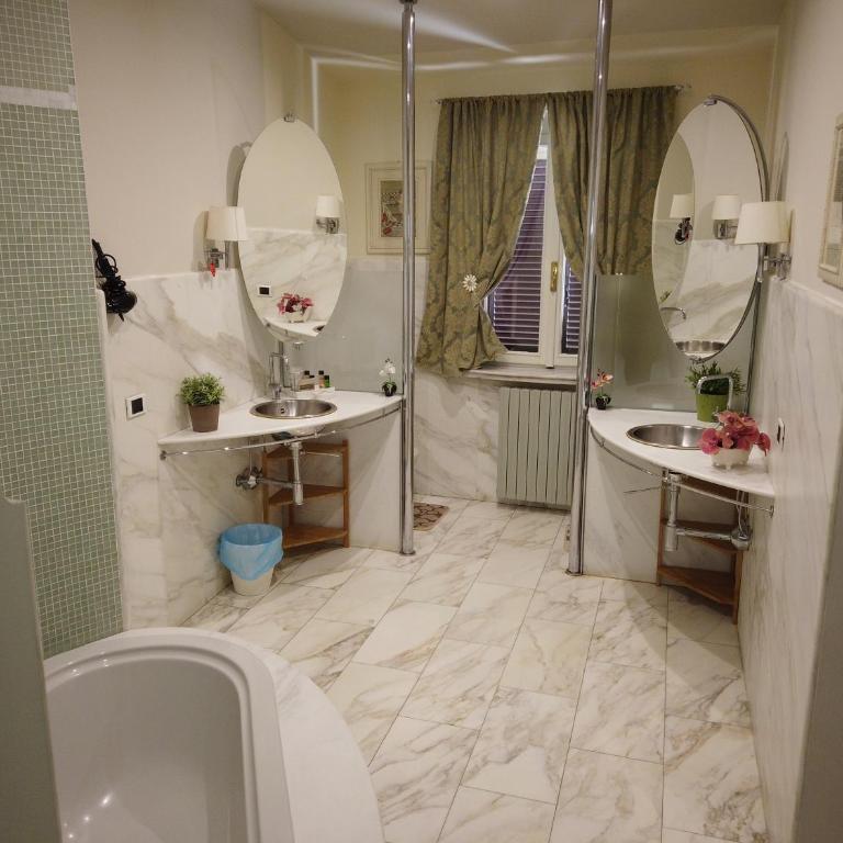 B&B Attico sulla Torre - Camera Matrimoniale Deluxe con Vasca - 7