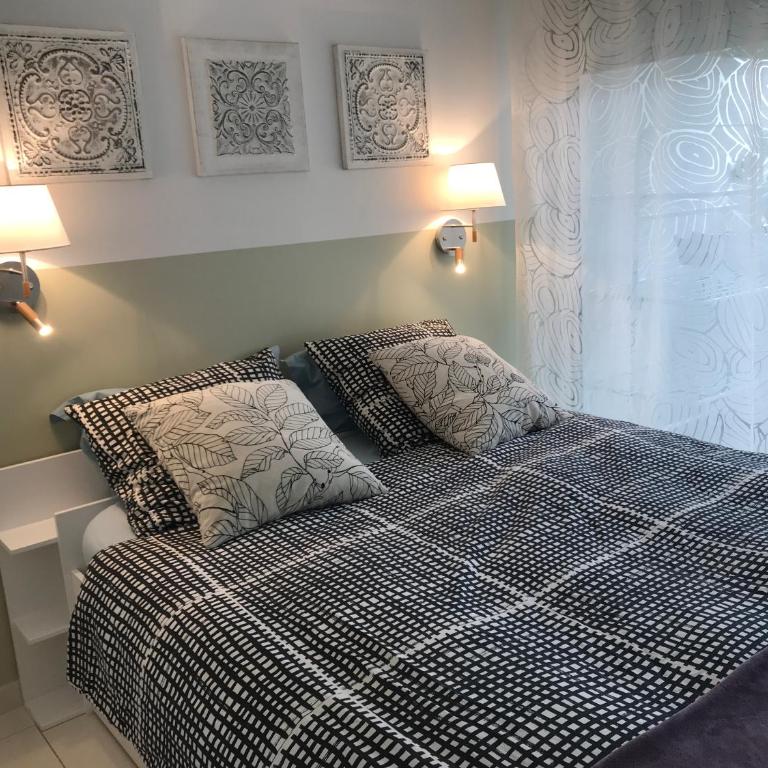 app Le Rocazur avec piscine et parking en bord de mer à 500M du centre ville - Appartement 2 Chambres - 4