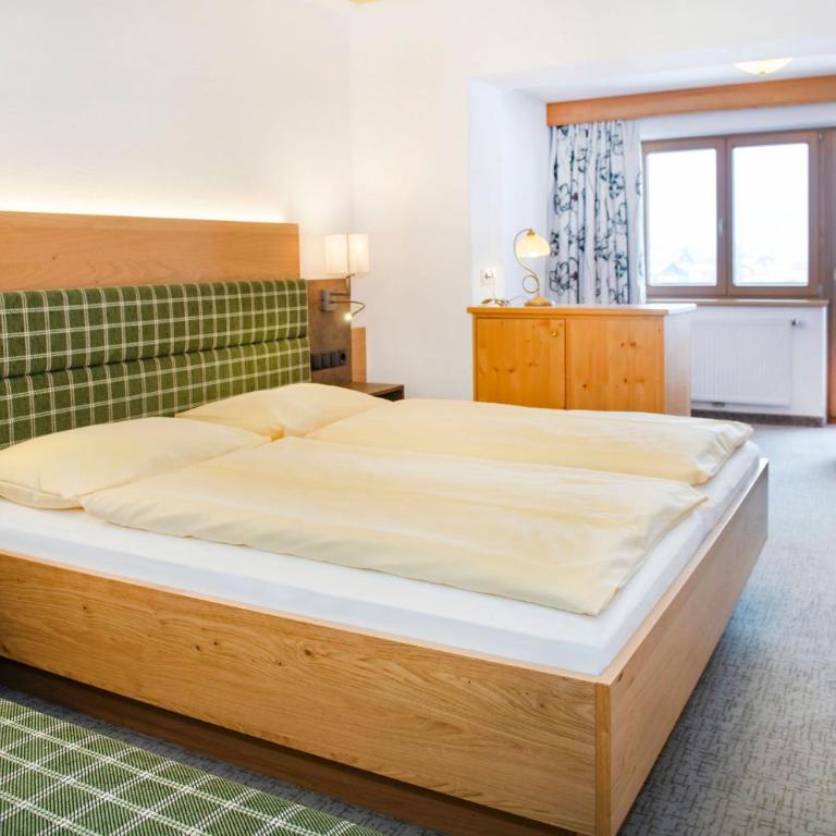 Landhotel Tirolerhof - Wildschönau - PREMIUM Card im Sommer - Deluxe Doppelzimmer mit Balkon - 4
