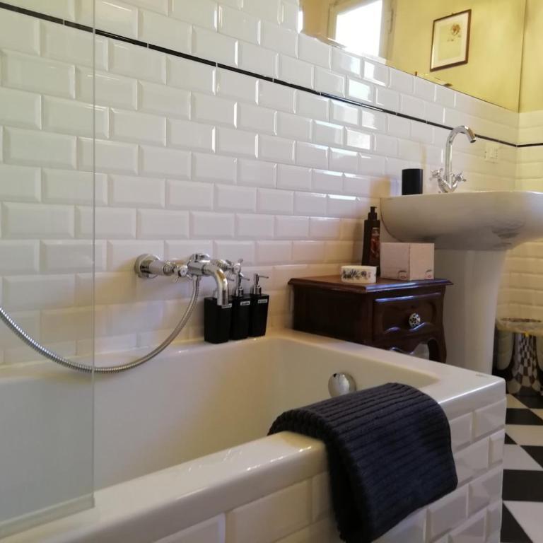 Rooms by Anna - Camera Matrimoniale con Bagno Privato Esterno - 13