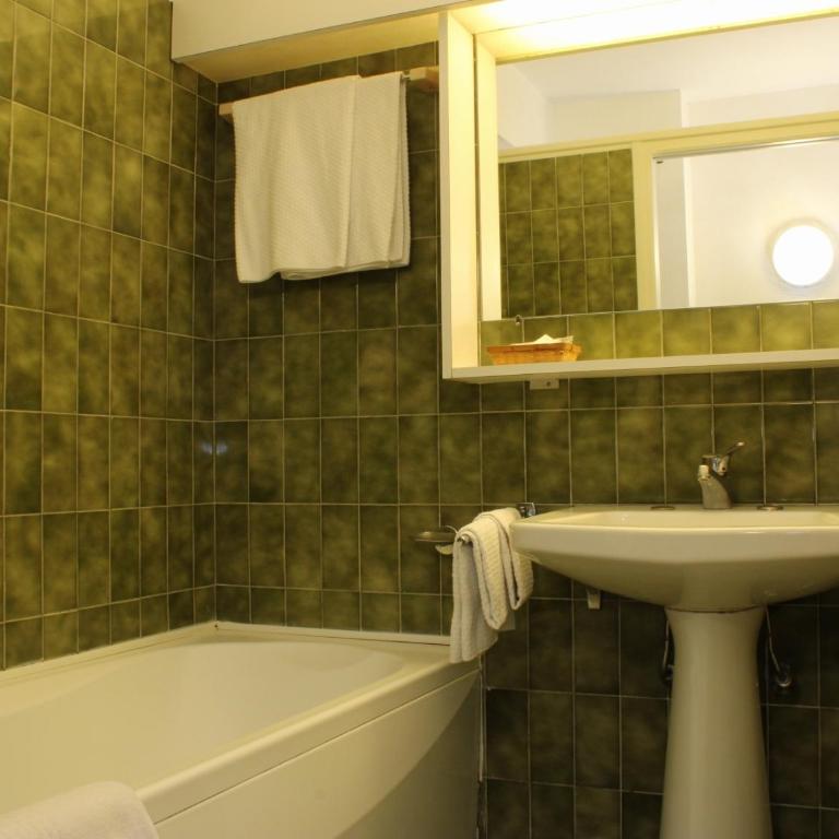 Hôtel Alexandra - Chambre Double ou Lits Jumeaux Économique - 8