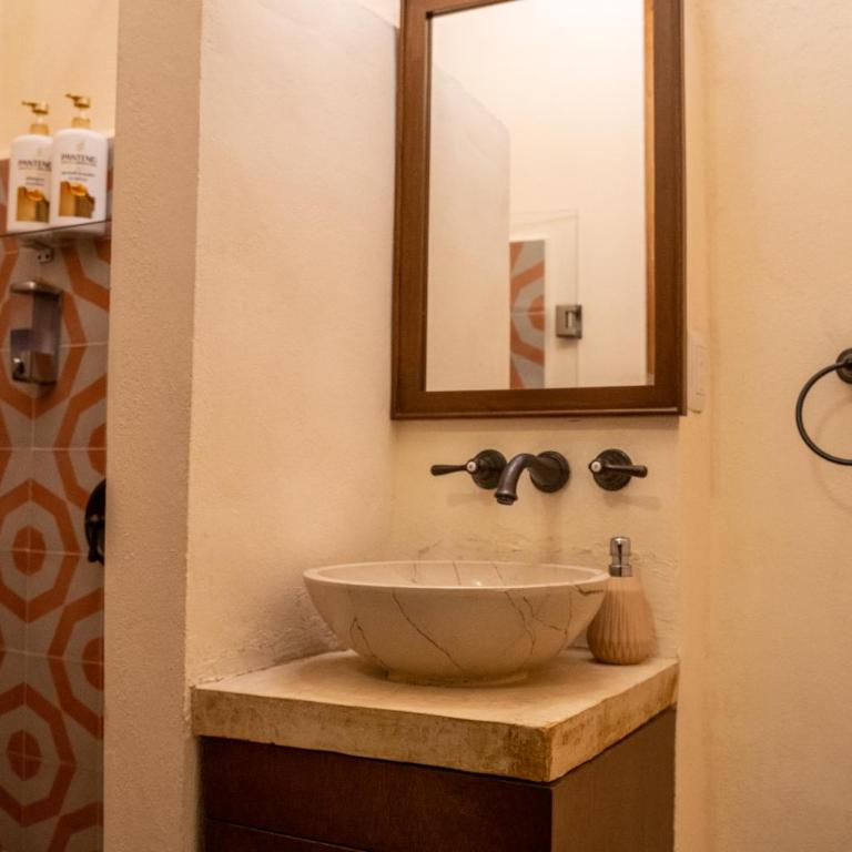 Hotel & Hostal Boutique Casa Garza - Bed in 4-Bed Female Dormitory Room - 6