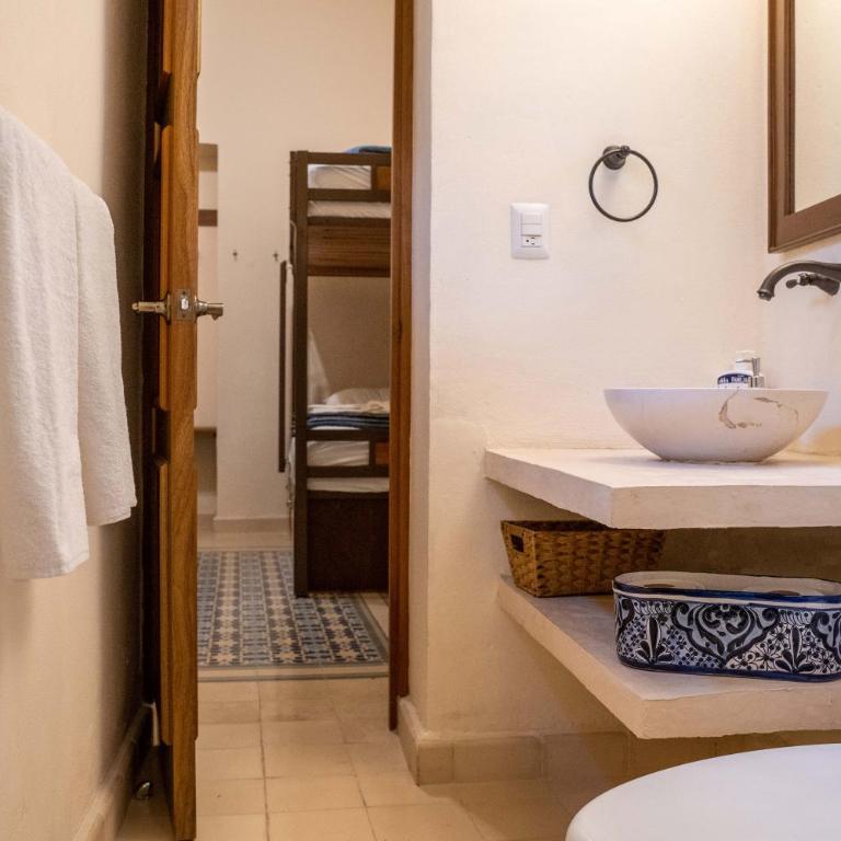 Hotel & Hostal Boutique Casa Garza - Bed in 4-Bed Dormitory Room - 3