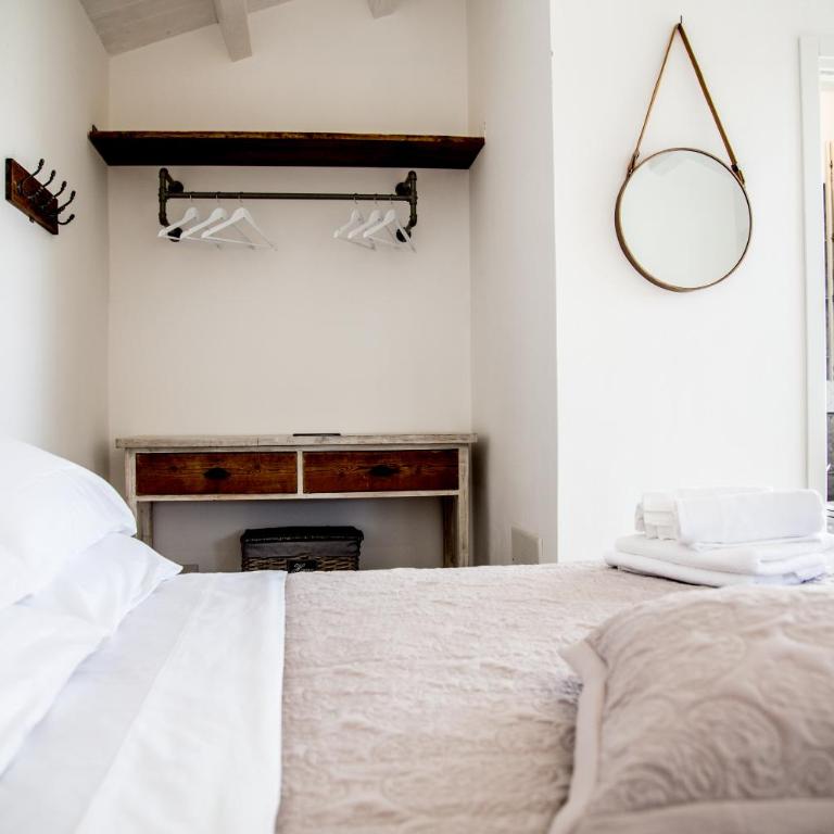 Oliveto Bed and Breakfast - King Room with Pool View - 1