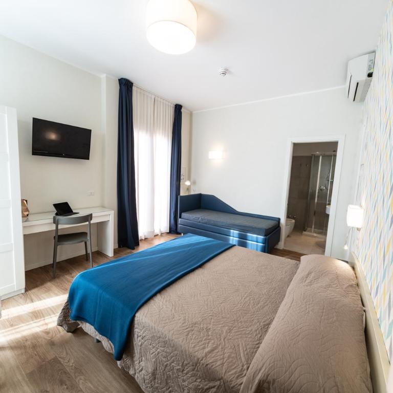 Hotel Kiss - Triple Room - 11