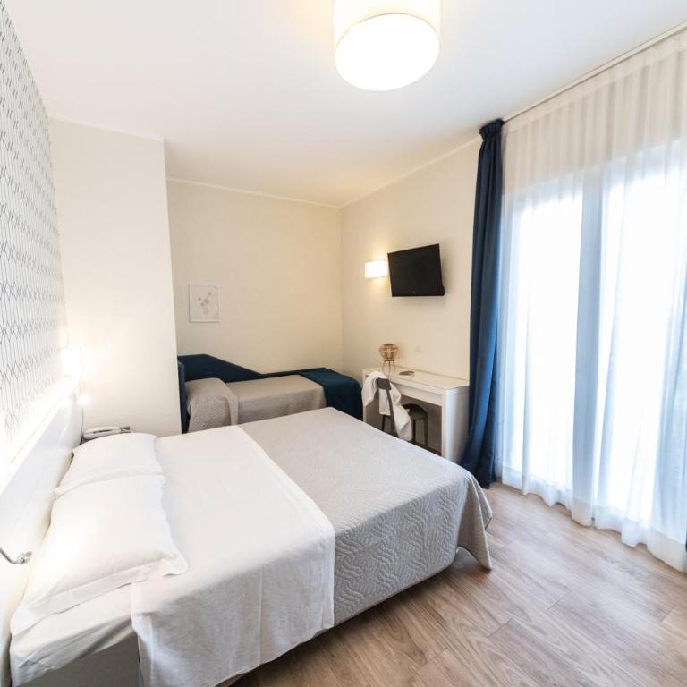 Hotel Kiss - Quadruple Room - 8