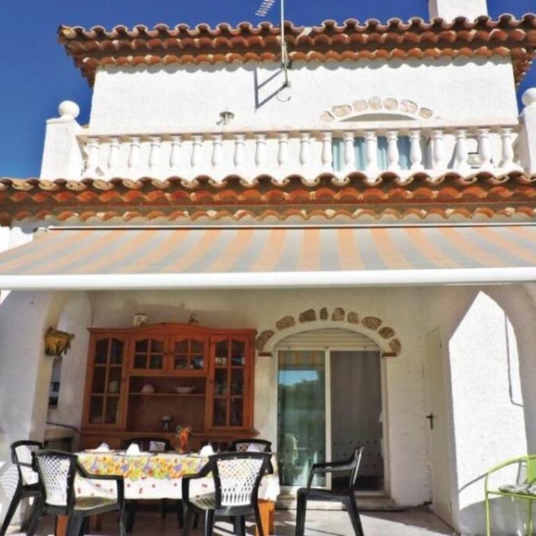 PRECIOSA CASA CON PISCINA AL LADO DE LA PLAYA - Casa de 4 dormitorios - 2