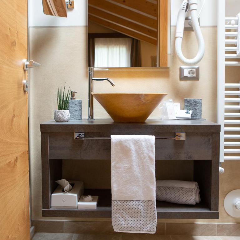 Chalet Tovel - Mountain Lake - Double or Twin Room - 2
