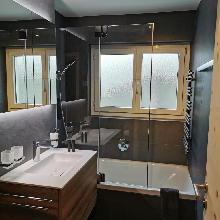 Ferienwohnung Pontresina - Chesa Andrea - Gartensitzplatz - Apartment mit 3 Schlafzimmern - 20