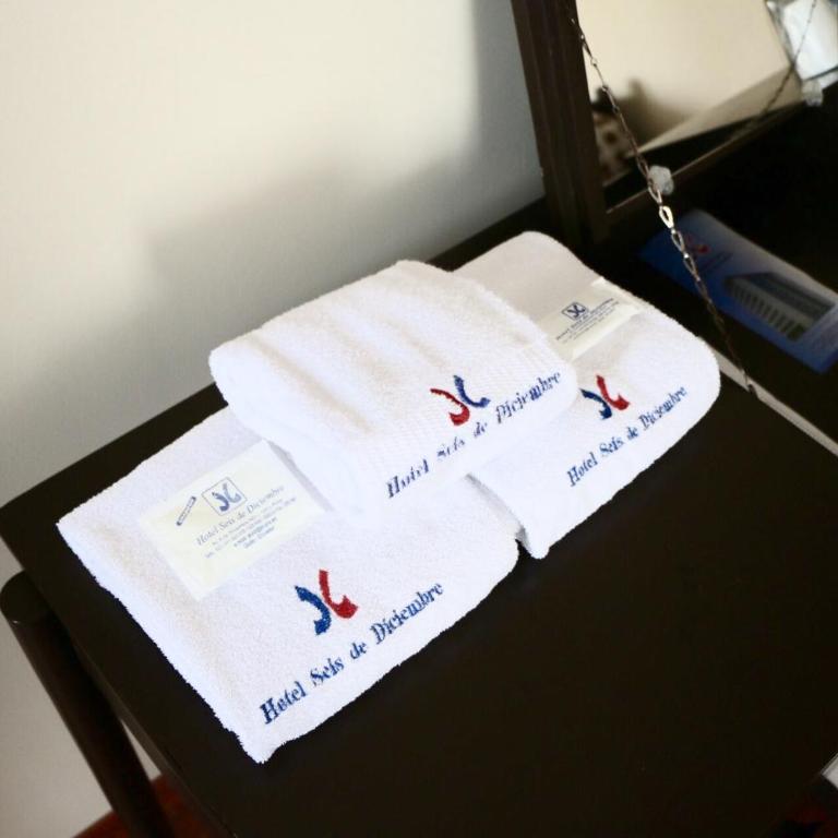 Hotel 6 De Diciembre - Single Room - 13