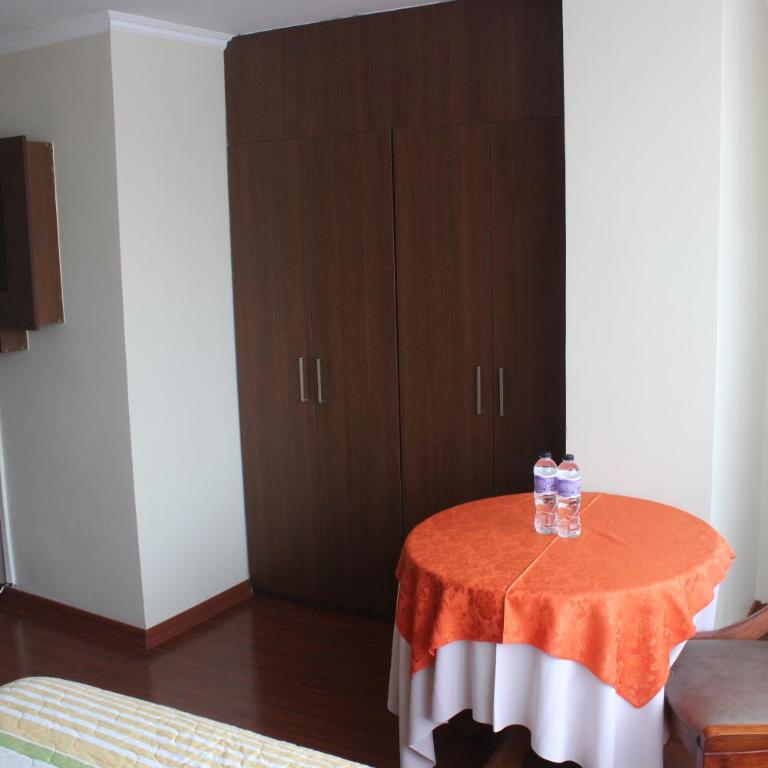 Hotel 6 De Diciembre - Double Room - 13