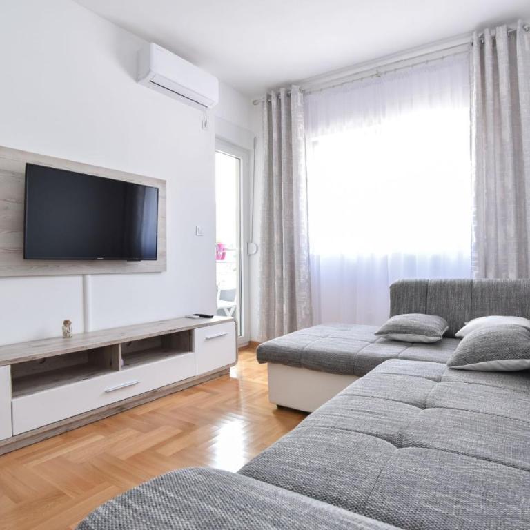 Lux Apartments Iva - Apartment with Mountain View - 5