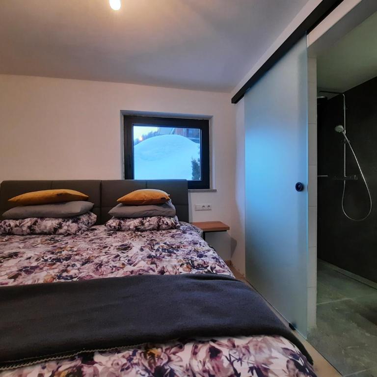 Haus Fien - Zimmer mit Kingsize-Bett und Gartenblick. - 1
