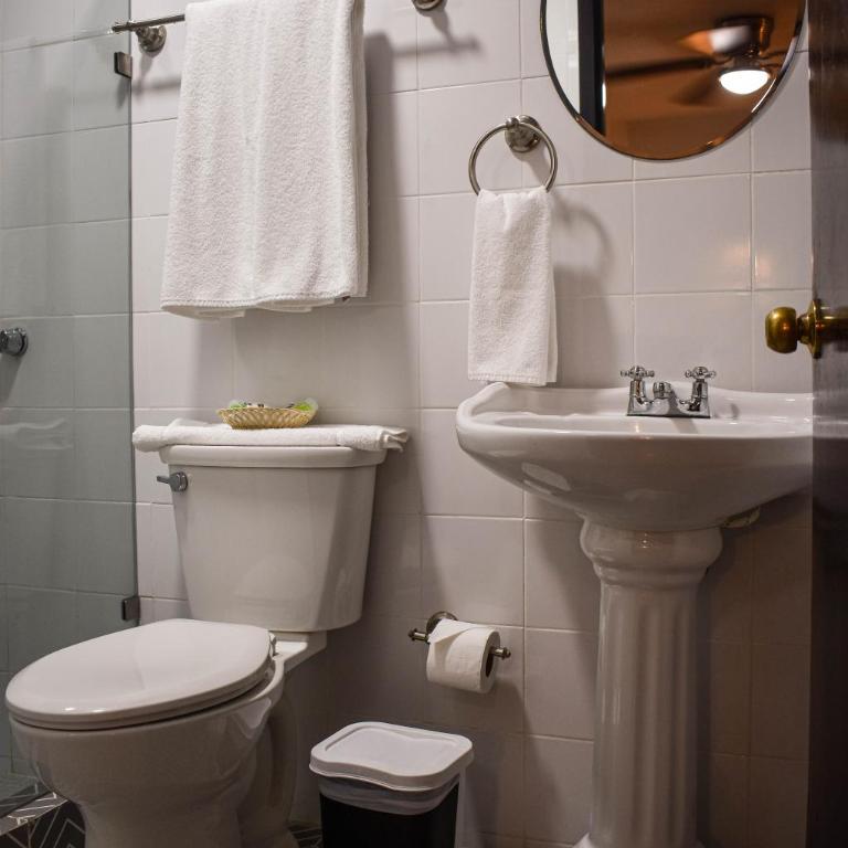 Hotel Santa Ana - Family Room - 3