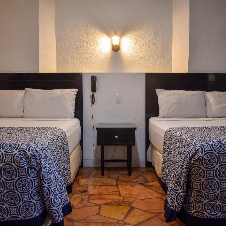 Hotel Santa Ana - Family Room - 2
