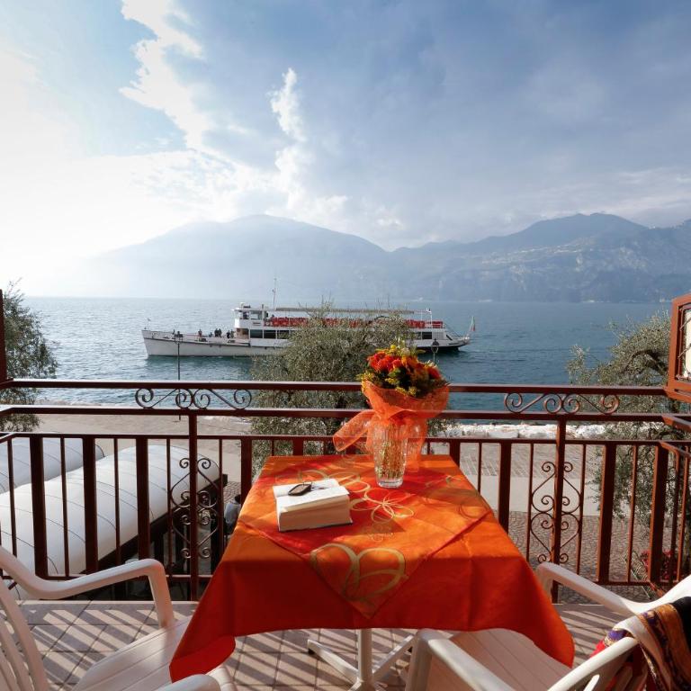 Hotel Residence Villa Beatrice - Camera Matrimoniale/Doppia con Letti Singoli con Vista Lago. - 13