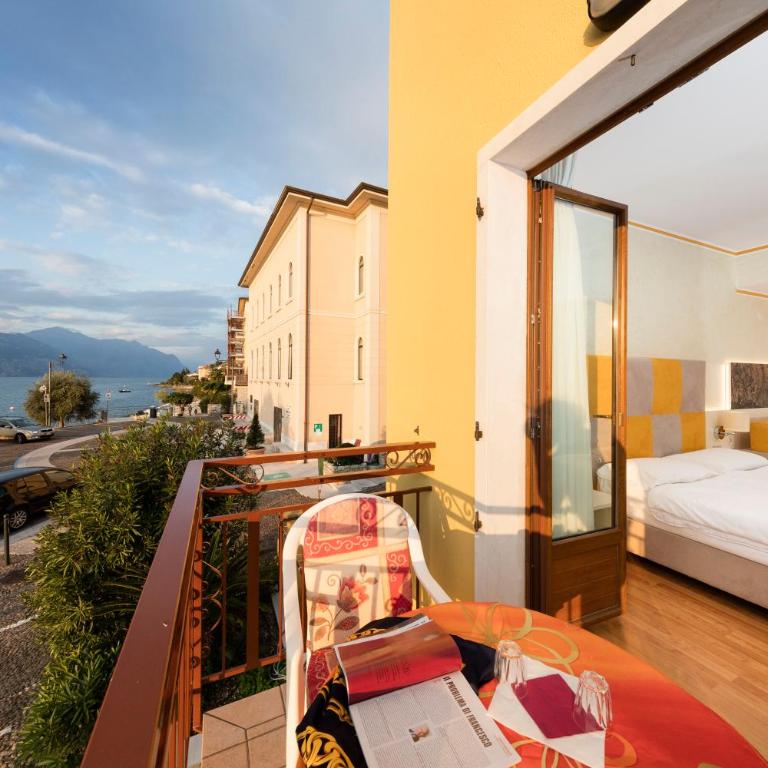 Hotel Residence Villa Beatrice - Camera Matrimoniale/Doppia con Letti Singoli con Vista Lago. - 4