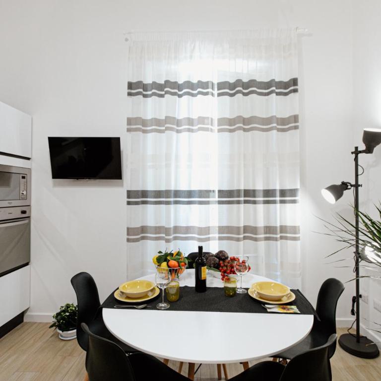 Les Amis - Two-Bedroom Apartment - 3