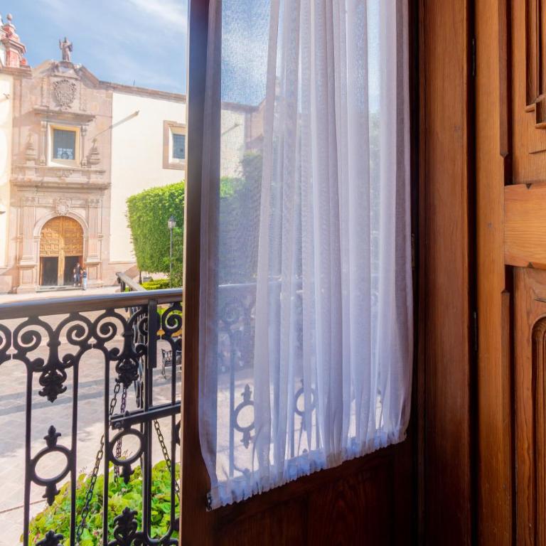 Hotel Madero - Twin Room with Balcony - 6