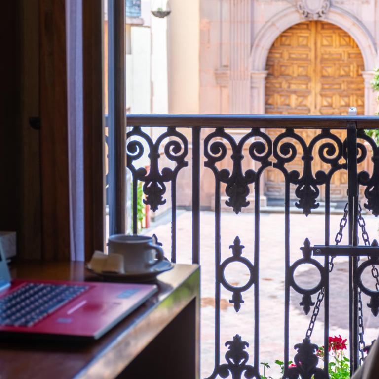 Hotel Madero - Twin Room with Balcony - 9
