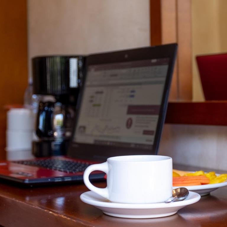 Hotel Madero - Twin Room with Balcony - 8
