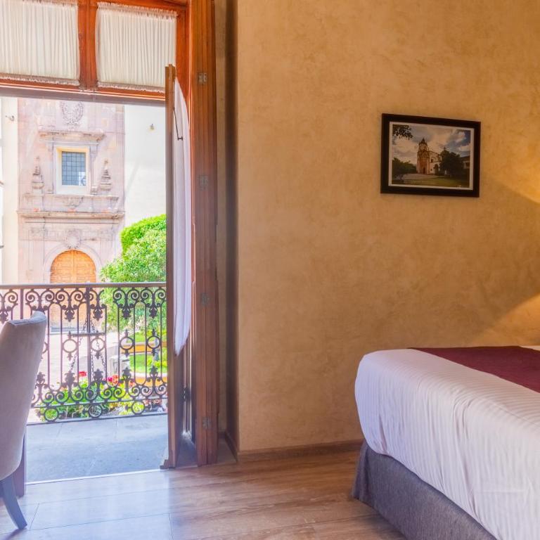 Hotel Madero - Twin Room with Balcony - 12