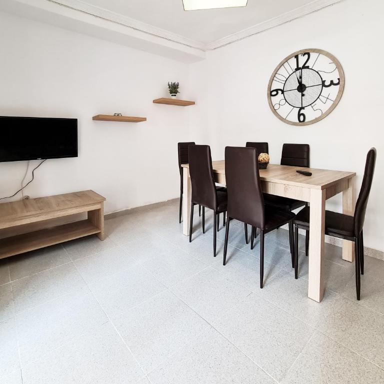 Apartamento completo Plaza España II - Three-Bedroom Apartment - 3