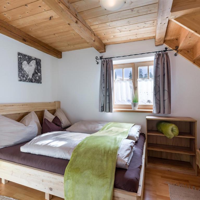 Alm-Appartement - Fam. Niedermühlbichler - Apartment mit 2 Schlafzimmern und Dusche - 27