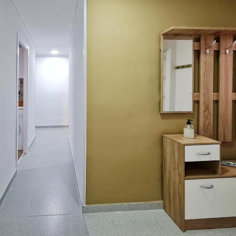 Apartamento completo Plaza España II - Three-Bedroom Apartment - 6
