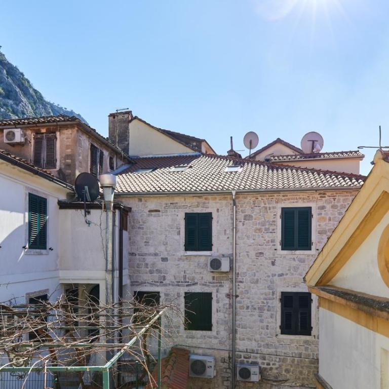 Old Town Casa Dameo Apartments - Studio with Mountain View - 6