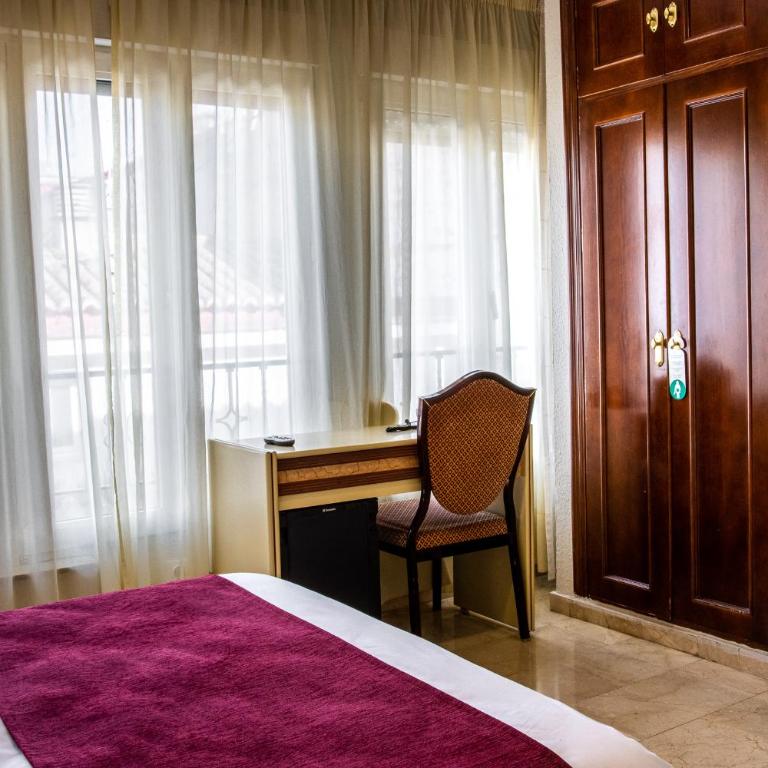 Hotel Reina Cristina - Twin Room with Single Use - 6