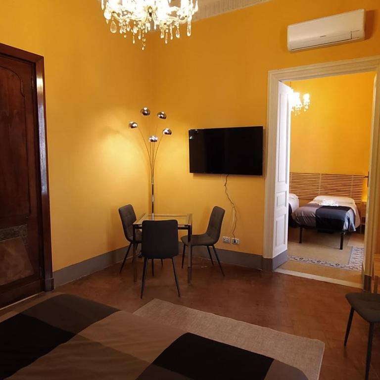 B&B Palazzo Arcidiacono - central prestigious flat - Deluxe Quadruple Room - 1