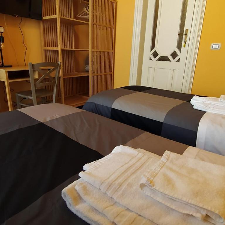B&B Palazzo Arcidiacono - central prestigious flat - Deluxe Quadruple Room - 8