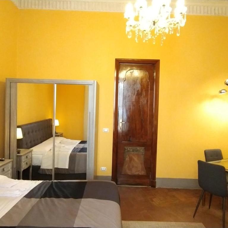 B&B Palazzo Arcidiacono - central prestigious flat - Deluxe Quadruple Room - 4