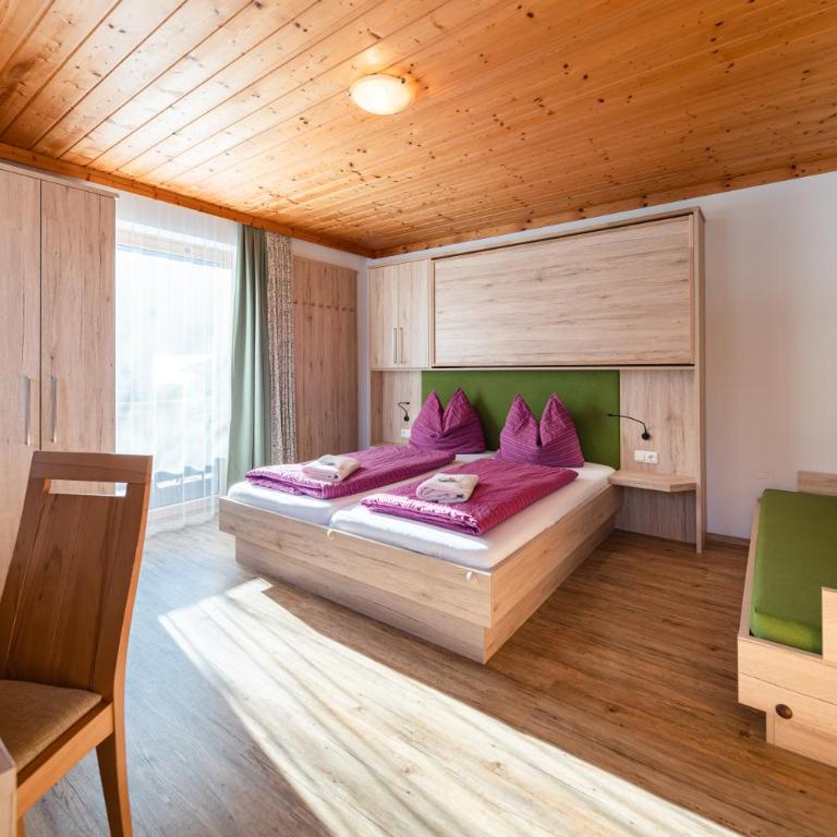 Naturpension Mühlhof - Familienzimmer Mitterkopf mit Balkon und eigenem externen Bad - 3
