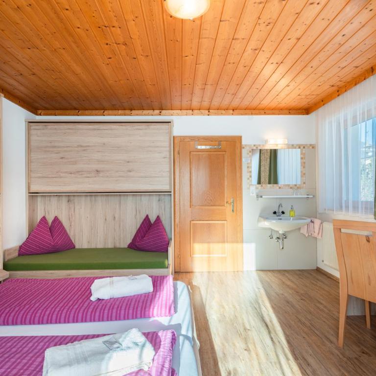 Naturpension Mühlhof - Familienzimmer Mitterkopf mit Balkon und eigenem externen Bad - 2
