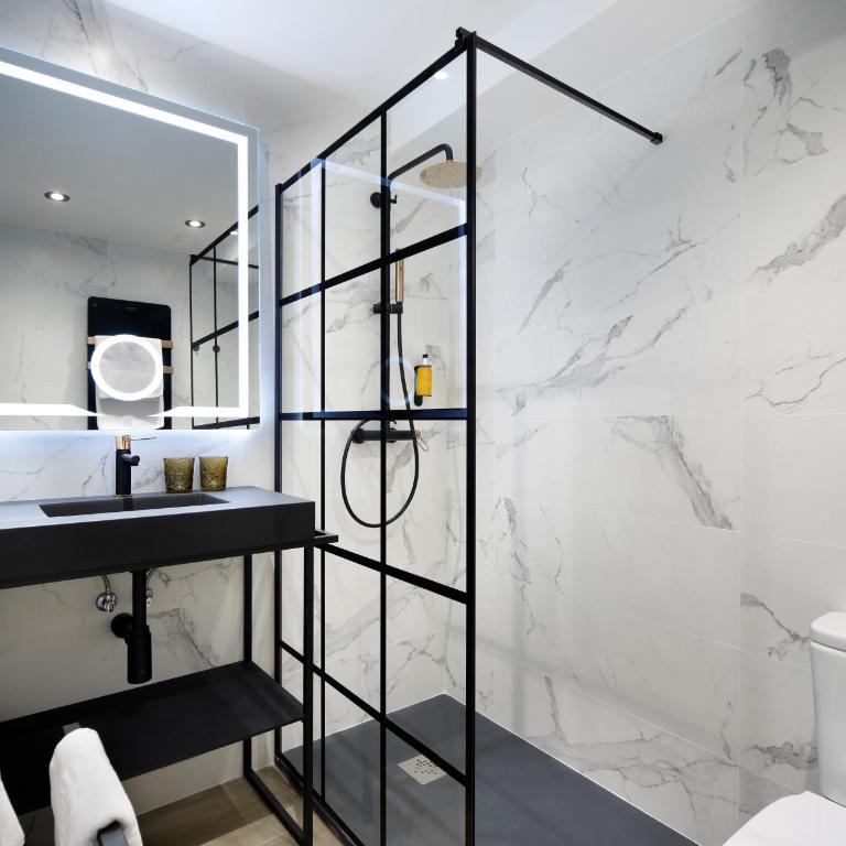 Pension Ama Bilbao - Habitación Doble Deluxe con bañera - 3