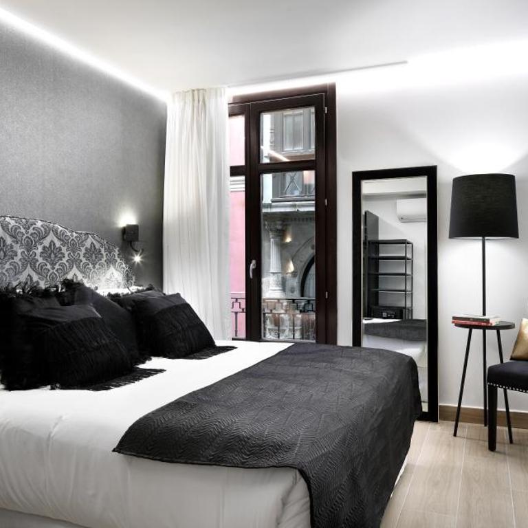 Pension Ama Bilbao - Habitación Doble Deluxe con bañera - 1