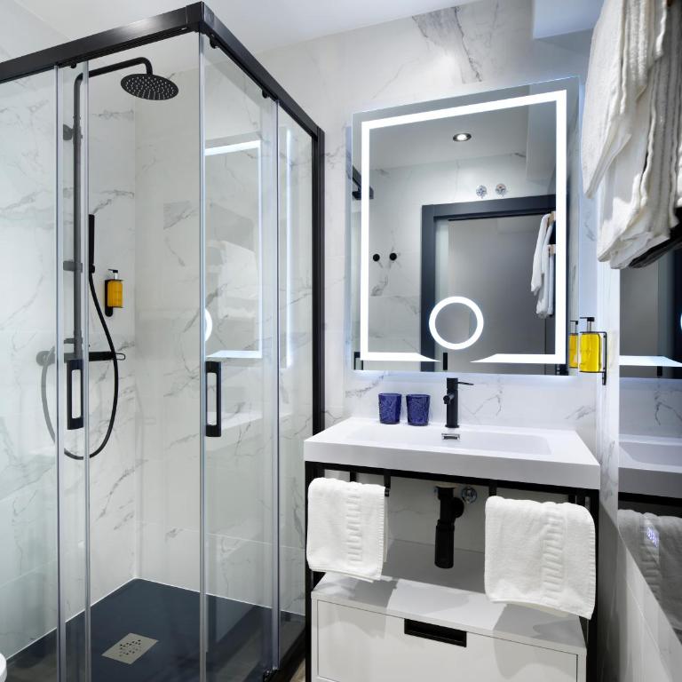 Pension Ama Bilbao - Habitación Doble Deluxe con balcón - 2