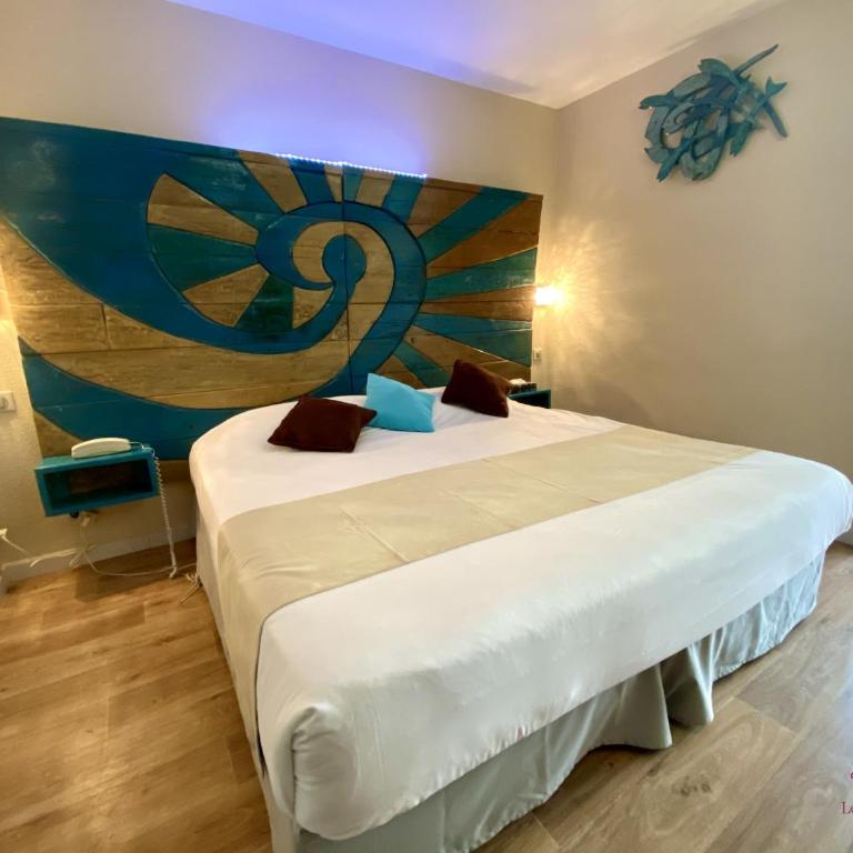 Logis Hôtel Les Grenadines - Chambre Familiale (2 Adultes et 2 Enfants) - 2