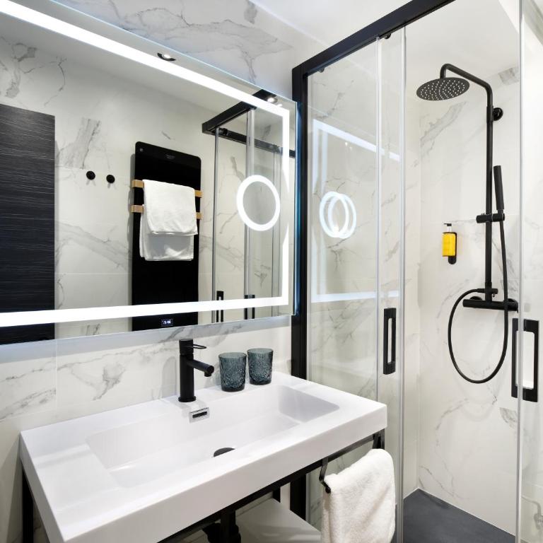 Pension Ama Bilbao - Habitación Doble Deluxe con balcón - 2
