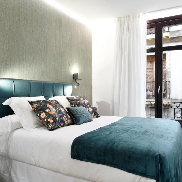 Pension Ama Bilbao - Habitación Doble Deluxe con balcón - 1