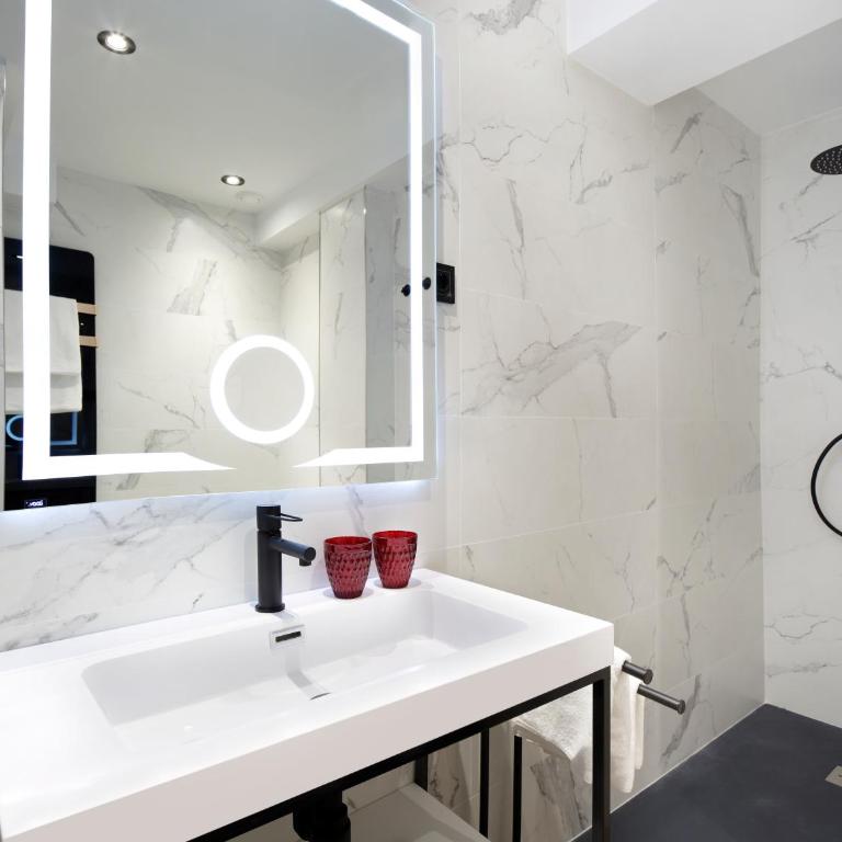 Pension Ama Bilbao - Habitación Doble Deluxe con balcón - 1
