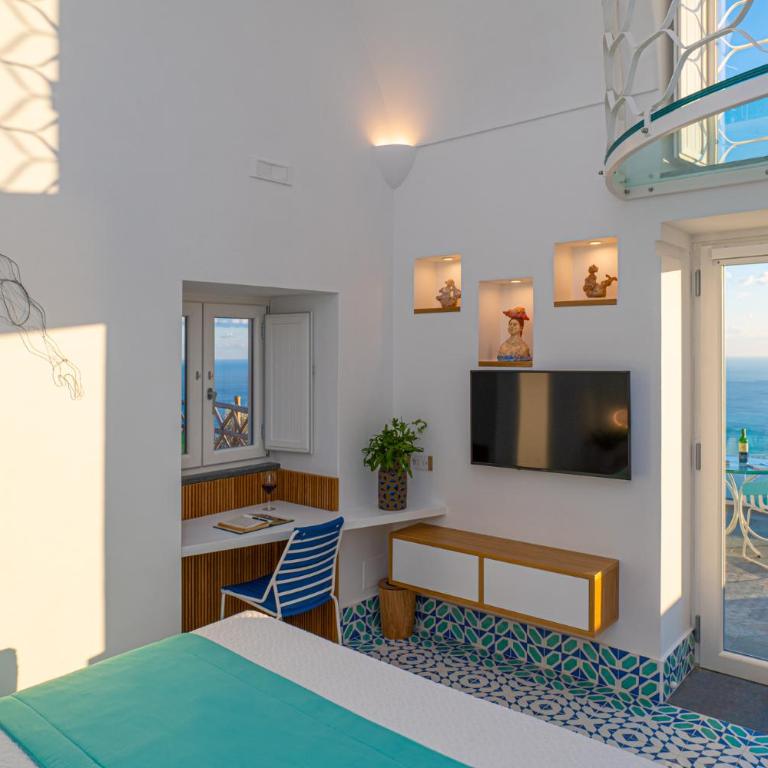Petrea Lifestyle Suites - Deluxe Double Room with Balcony and Sea View - 11