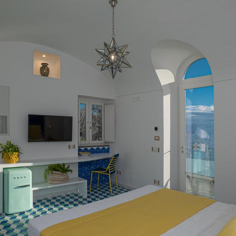 Petrea Lifestyle Suites - Deluxe Double Room with Balcony and Sea View - 8