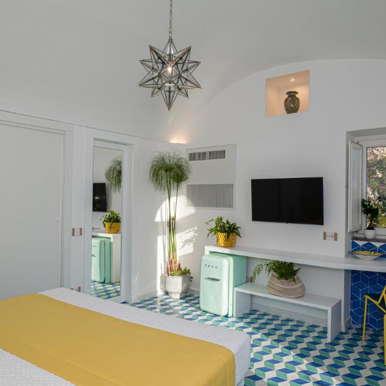 Petrea Lifestyle Suites - Deluxe Double Room with Balcony and Sea View - 5